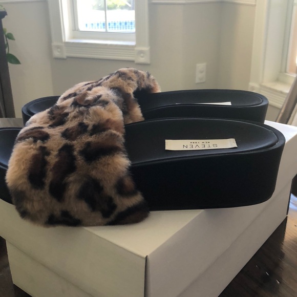 Leopard print slide sandal - Picture 6 of 8